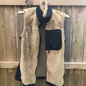 MOUNTAIN HARDWARE Mens Monkey Man fleece Vest, LG.